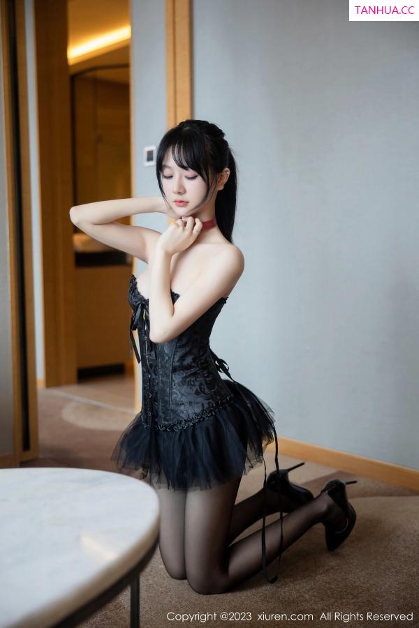   [XiuRen]高清写真图 2023.06.21 No.6961 幼幼 黑丝美腿第13张图片